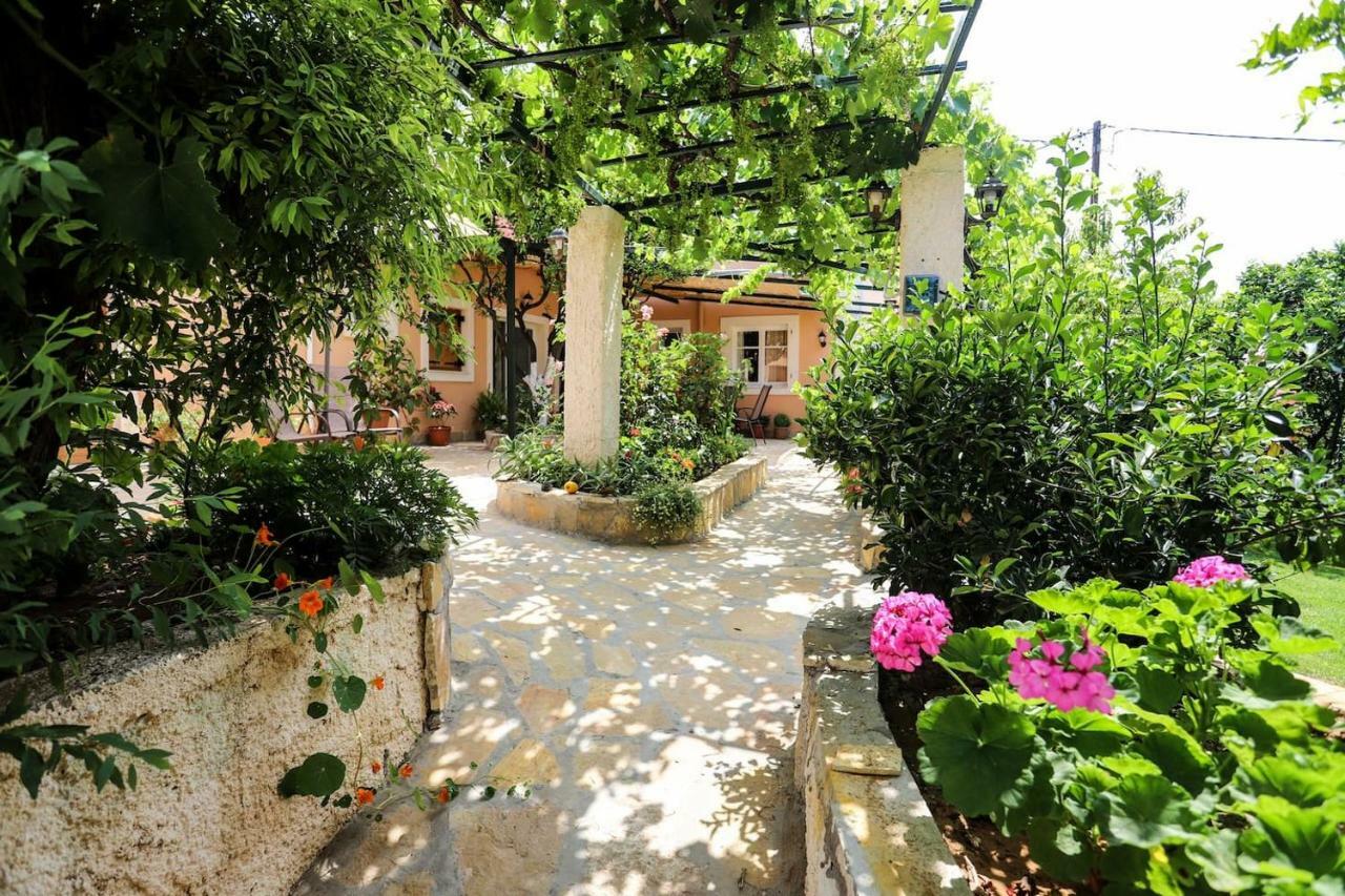Gasthaus Garden House Kastellani Kastellanoi  Exterior foto